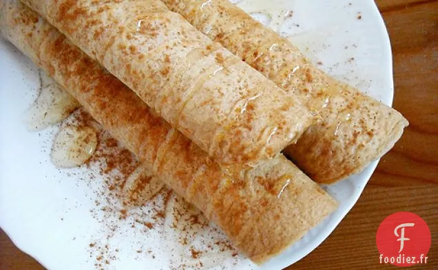 Crêpes Au Beurre D'Arachide Fourrées Au Fromage À La Crème À La Cannelle