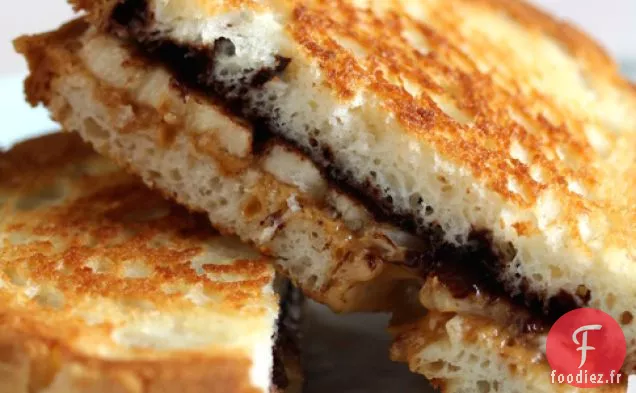 Sandwich au Beurre d'Arachide Grillé, au Chocolat et à la Banane