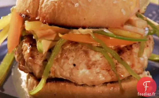 Hamburgers au Poulet Chinois avec Salade de sésame Arc-en-Ciel