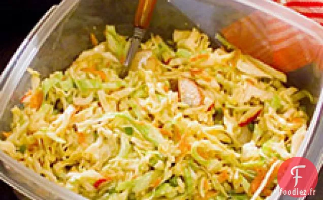 Salade De Confettis Avec Vinaigrette Épicée Aux Arachides