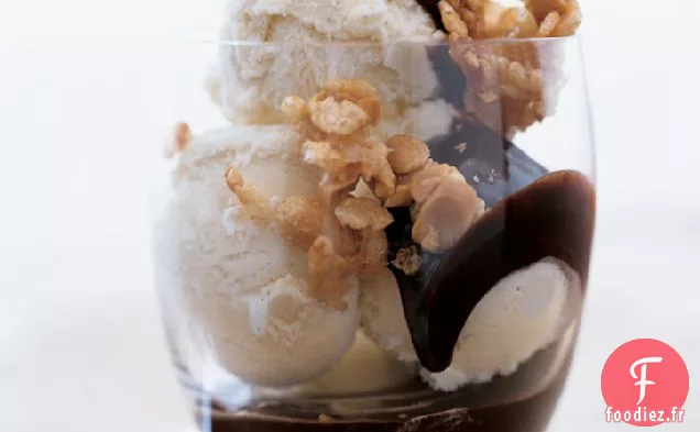 Sundaes à la Vanille avec Croquant Croustillant au Riz et aux Arachides
