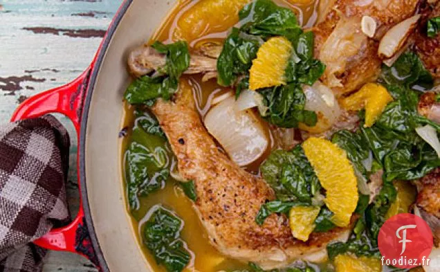 Poulet au Vinaigre de Canne avec Oignons Perlés, Orange et Épinards