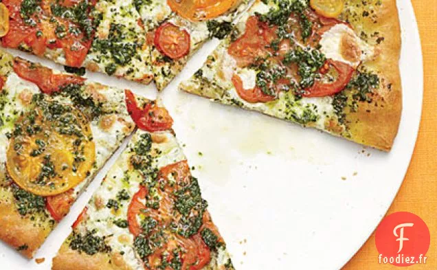 Pizza à la Mozzarella Fraîche, aux Tomates Anciennes et au Basilic