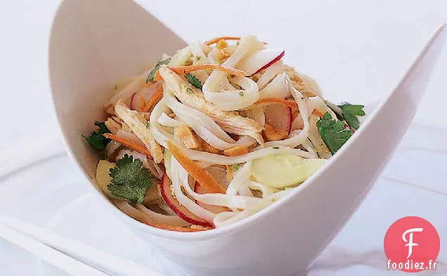 Salade de Poulet Asiatique et de Nouilles au Riz aux Arachides