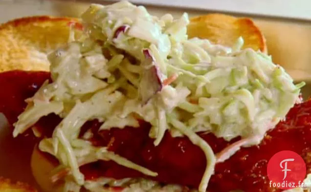 Sandwich au Poulet Buffalo avec Salade de Chou au Fromage Bleu