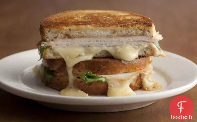 Sandwich à la Dinde Grillée, au Brie et au Beurre de Pomme avec Roquette