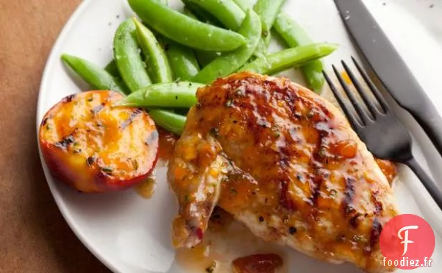 Poitrines de Poulet Grillées avec Glaçage à la Pêche Épicé