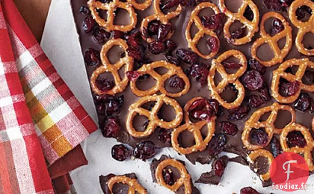 Écorce de Chocolat Noir aux Bretzels et Canneberges Séchées
