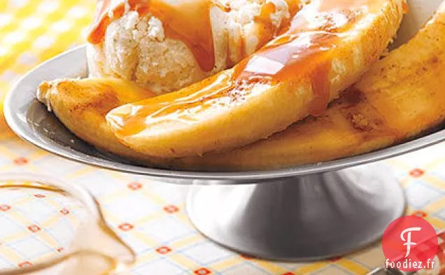 Bananes Grillées avec Crème Glacée et Caramel