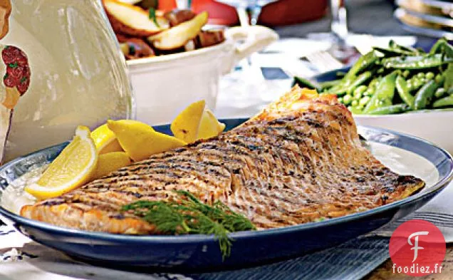 Saumon Grillé avec Sauce au Concombre Acidulée