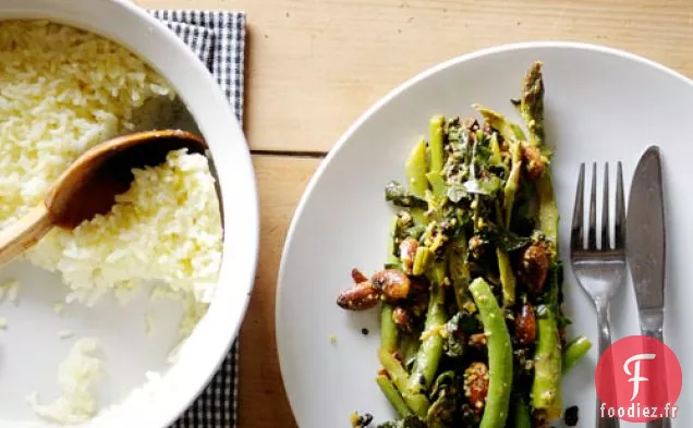 Risotto Cuit au Four Avec Légumes Verts Jetés
