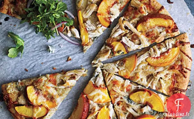 Pizza au Poulet à la Pêche et au Gorgonzola