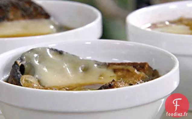 Soupe à la Guinness et à l'Oignon avec Croûton au Cheddar Irlandais