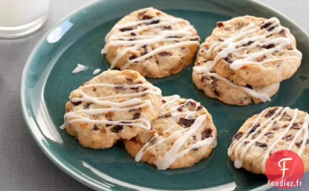 Biscuits aux Cerises Séchées et aux Amandes avec Glaçage à la Vanille