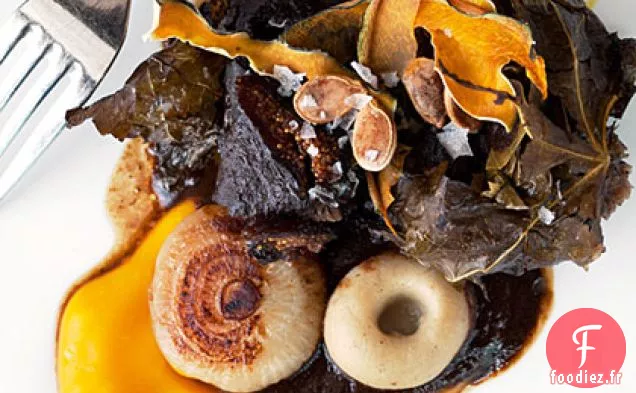 Côtes Courtes Enveloppées dans des Feuilles de Figuier avec une Taupe Noire de Figue de Mission