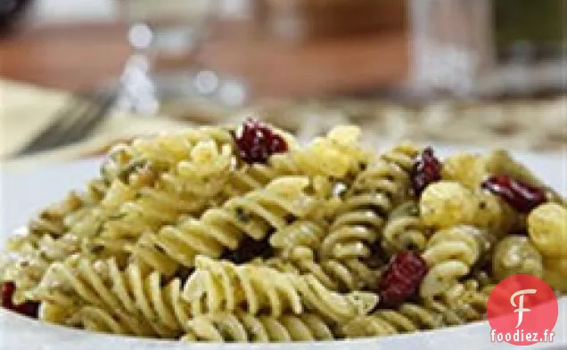 Rotini sans Gluten Barilla® avec un Pesto d'Oignons Verts Carbonisés, des Noix de Cajou grillées et des Canneberges