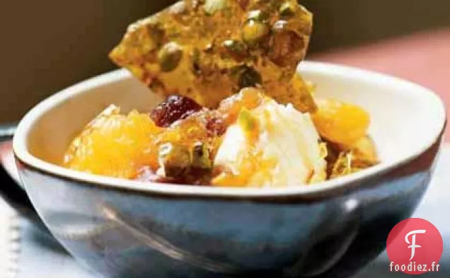 Sundaes au Caramel, à l'Orange et aux Dattes avec Cassant à la Pistache