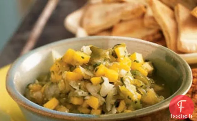 Salsa Tomatillo-Mangue Rôtie avec Croustilles de Tortilla Épicées