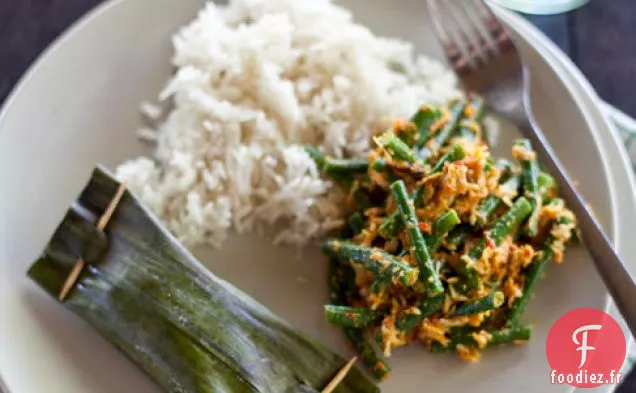 Poisson Enveloppé Dans Une Feuille De Bananier