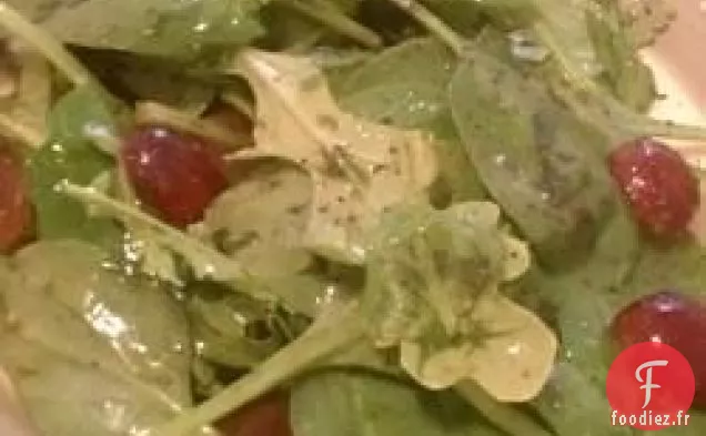 Salade de Roquette et Romaine aux Raisins Rouges