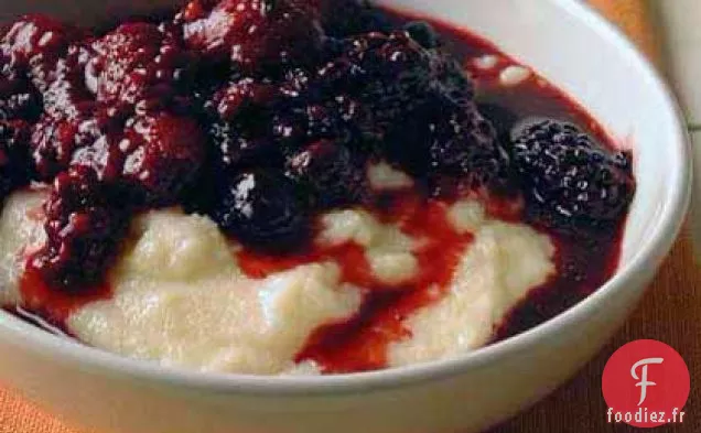 Polenta de Petit Déjeuner avec Compote de Baies Chaudes