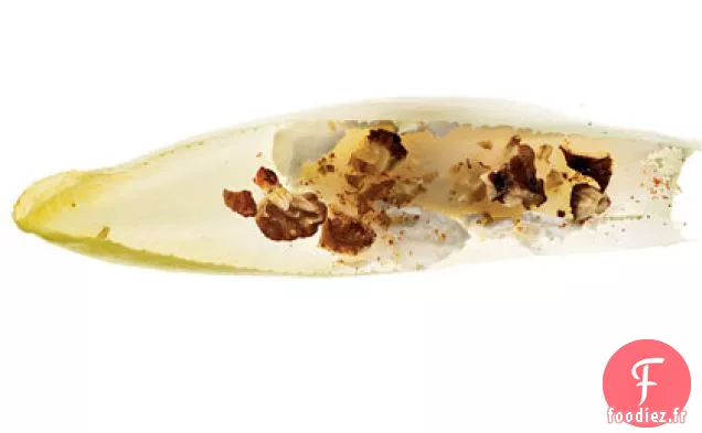 Fromage de Chèvre et Noix Épicées sur Endive
