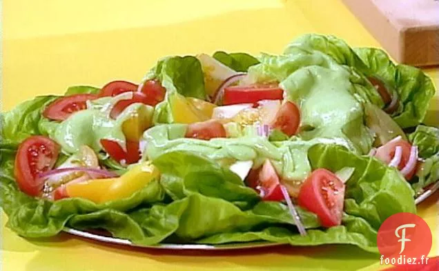 Salade Mexicaine aux Tomates, Oignons Rouges et Vinaigrette à l'Avocat