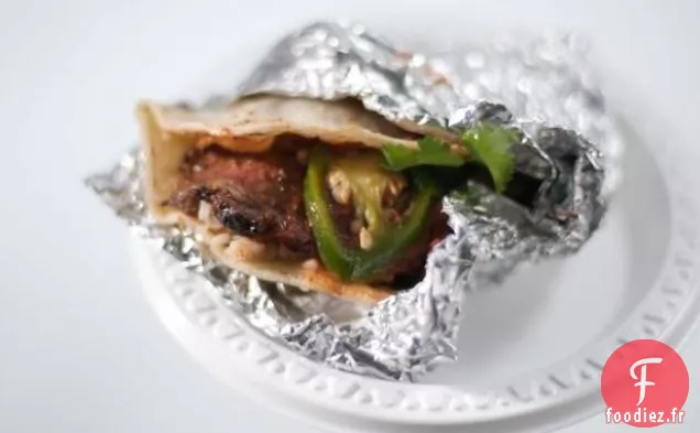Tacos Indiens Épicés à Trois Pointes avec Riz Basmati au Carvi et Sauce Tomate Acidulée