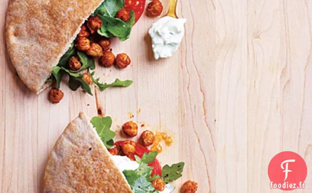 Sandwichs Pita frits aux Pois Chiches et à la Roquette avec Tzatziki au Citron Vert
