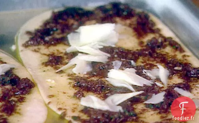 Pizzettas avec Tapenade d'Olives et Fromage Pecorino