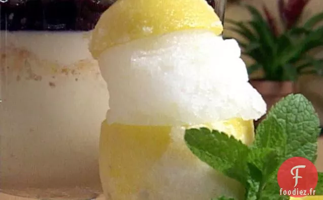 Glace Citron-Gingembre dans des Tasses de Citron