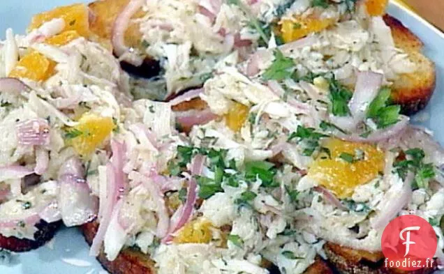 Salade de Crabe à l'Orange et à l'Origan sur Levain Grillé