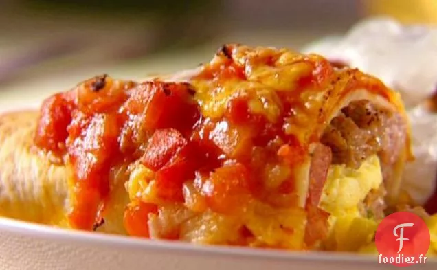 Enchiladas au Petit Déjeuner avec Sauce Rouge