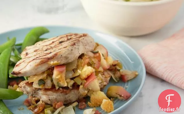 Côtelettes De Porc Farcies Au Souper du Dimanche, Pommes De Terre au Fromage À la Crème, Petits Pois Sucrés