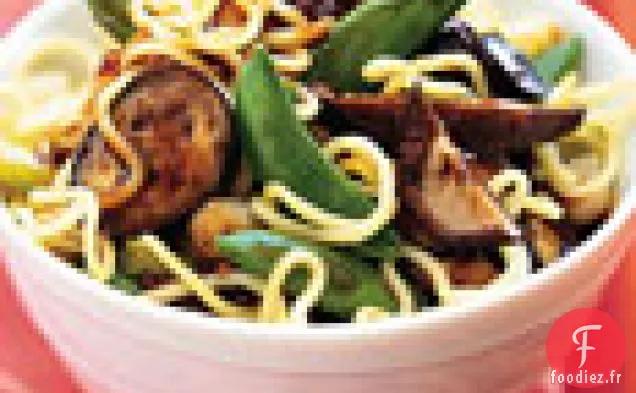 Salade de Nouilles Asiatiques aux Aubergines, Petits Pois Sucrés et Vinaigrette au Citron Vert