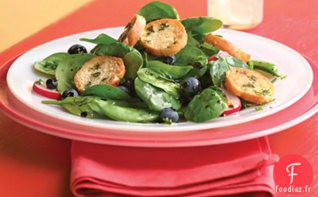 Salade D'Épinards Aux Herbes Avec Croûtons Au Pesto