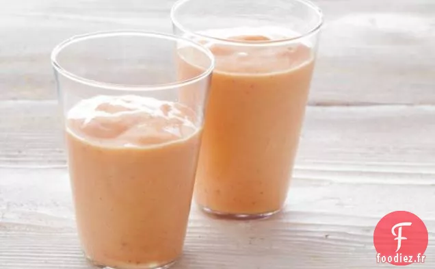 Smoothie à l'Eau de Coco avec Mangue, Banane et Fraises