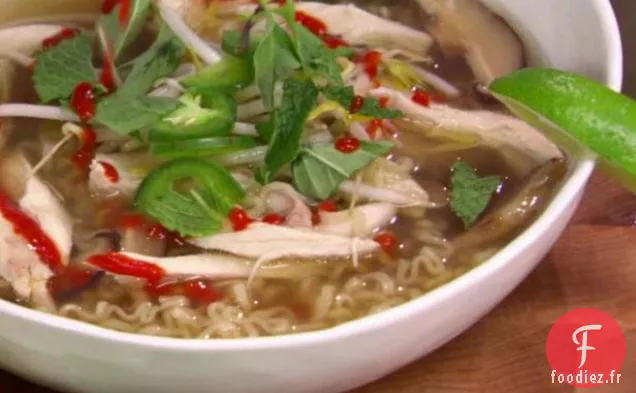 Soupe de Nouilles au Poulet Vietnamienne