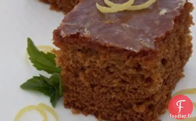 Gâteau au Pain d'Épice avec Glaçage au Citron