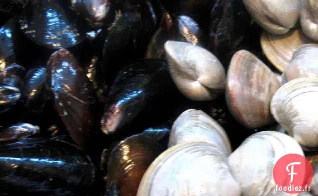 Cioppino aux Tomates Rôties et Toasts Ail-Persil