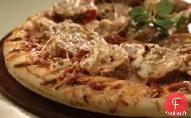 Pizza Grecque Méditerranéenne Grillée avec Saucisse de Poulet aux Tomates Séchées