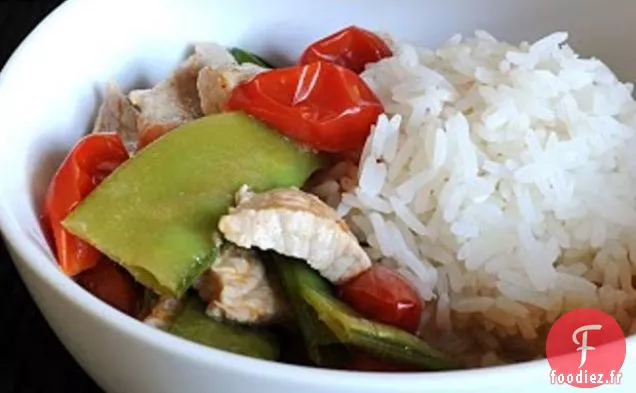 Porc Au Curry Rouge Aux Tomates Et Pois Mange-Tout