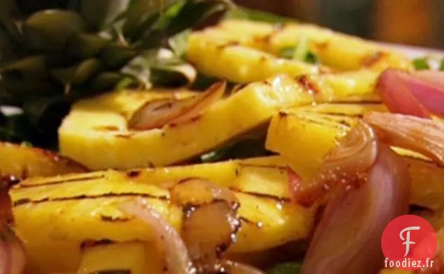 Salade d'Ananas et d'Oignons Grillés