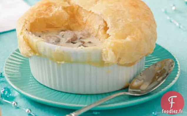 Soupe Crémeuse à l'Ail et aux Champignons avec Bouchons Pâtissiers