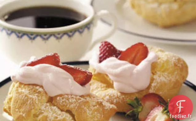 Dessert Feuilleté à La Crème de Fraise