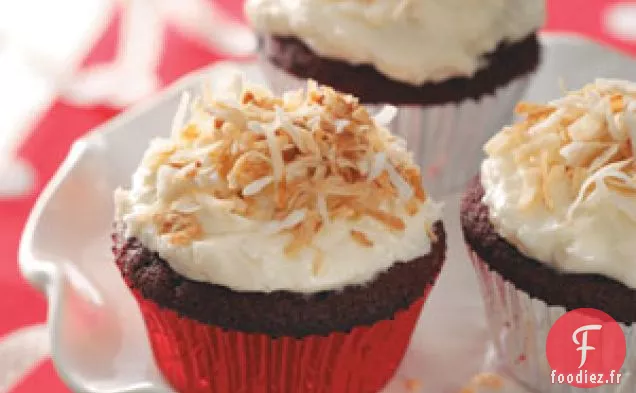 Cupcakes en Velours Rouge avec Glaçage à la Noix de Coco