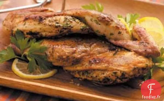 Poule de Cornouailles Sous une Brique