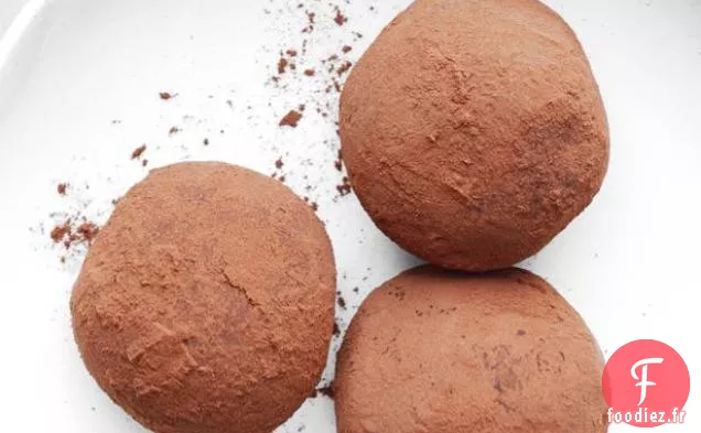 Truffes Au Chocolat Framboise-Beurre De Cacahuète Avec Poudre De Cacao