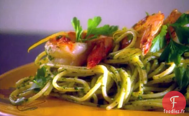 Spaghettis au Pesto de Roquette et Crevettes Géantes Poêlées