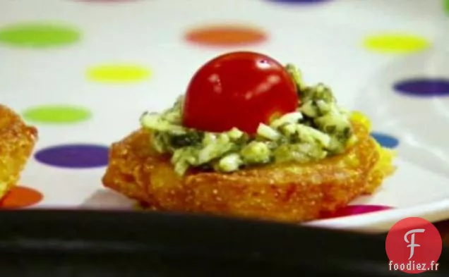Beignets de Maïs Croustillants avec Salade de Tomates